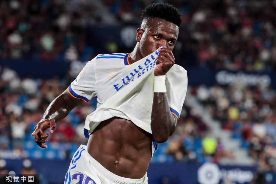 更在比赛中 更在比赛中